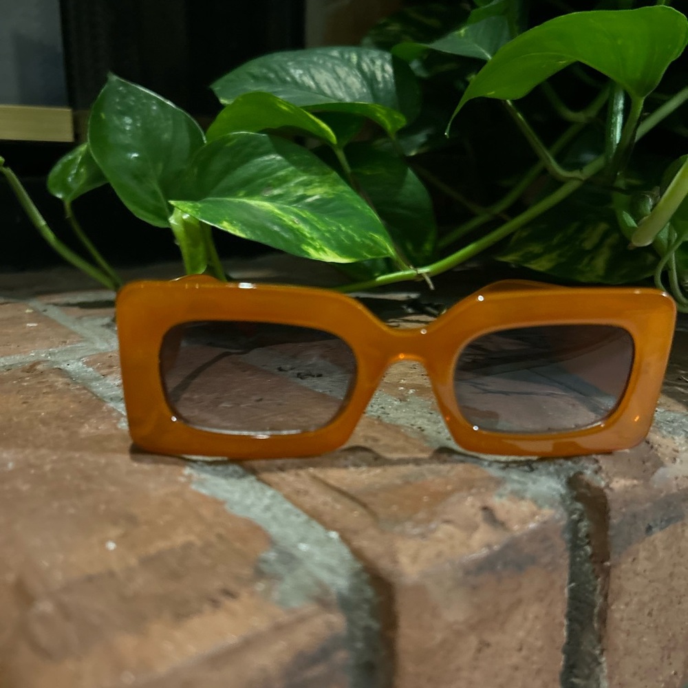 Chic Amber Sunglasses